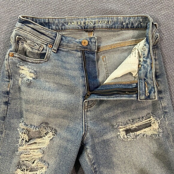 AMERICAN EAGLE High Rise Distressed Mom Jeans Size  2 Short - Picture 6 of 13
